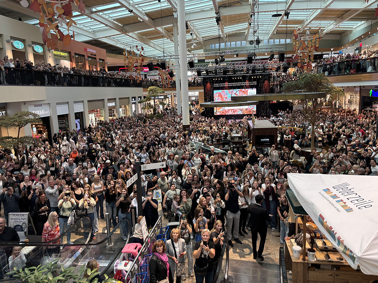 Volles Haus in der WEBERZEILE 