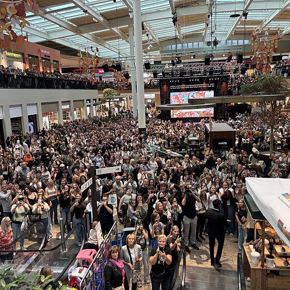 Volles Haus in der WEBERZEILE 