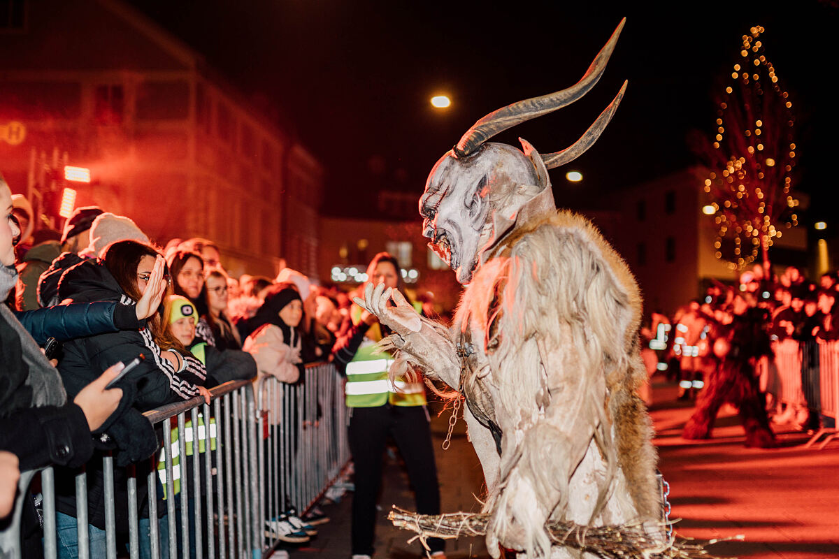 WEBERZEILE Krampus- und Perchtenlauf 