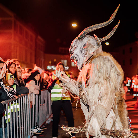 WEBERZEILE Krampus- und Perchtenlauf 