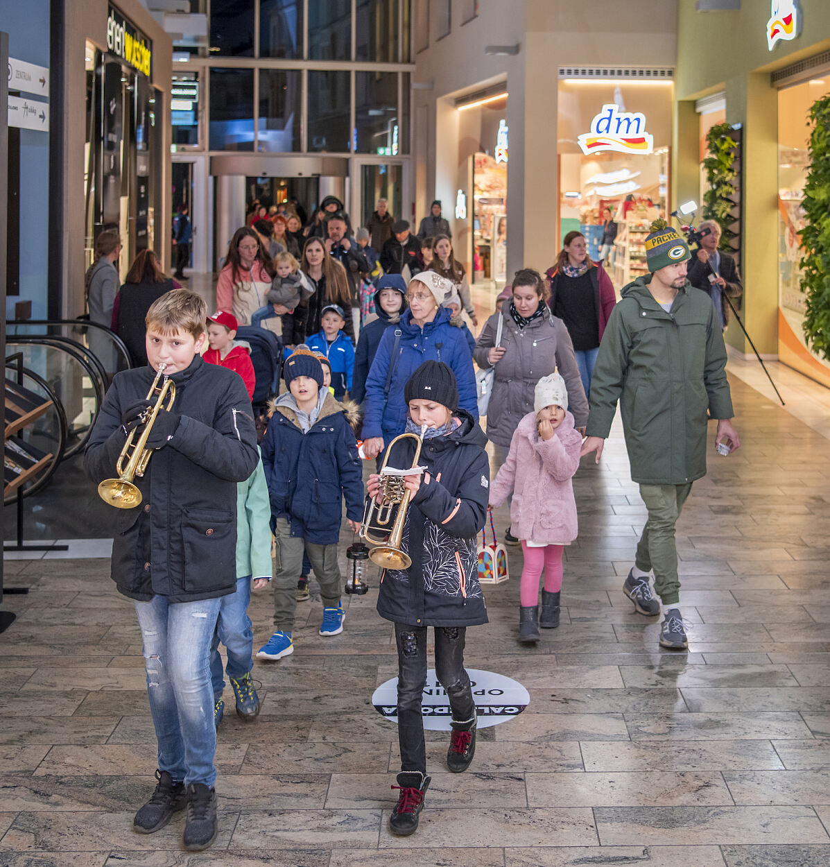 Laternenfest bringt Ried zum Leuchten