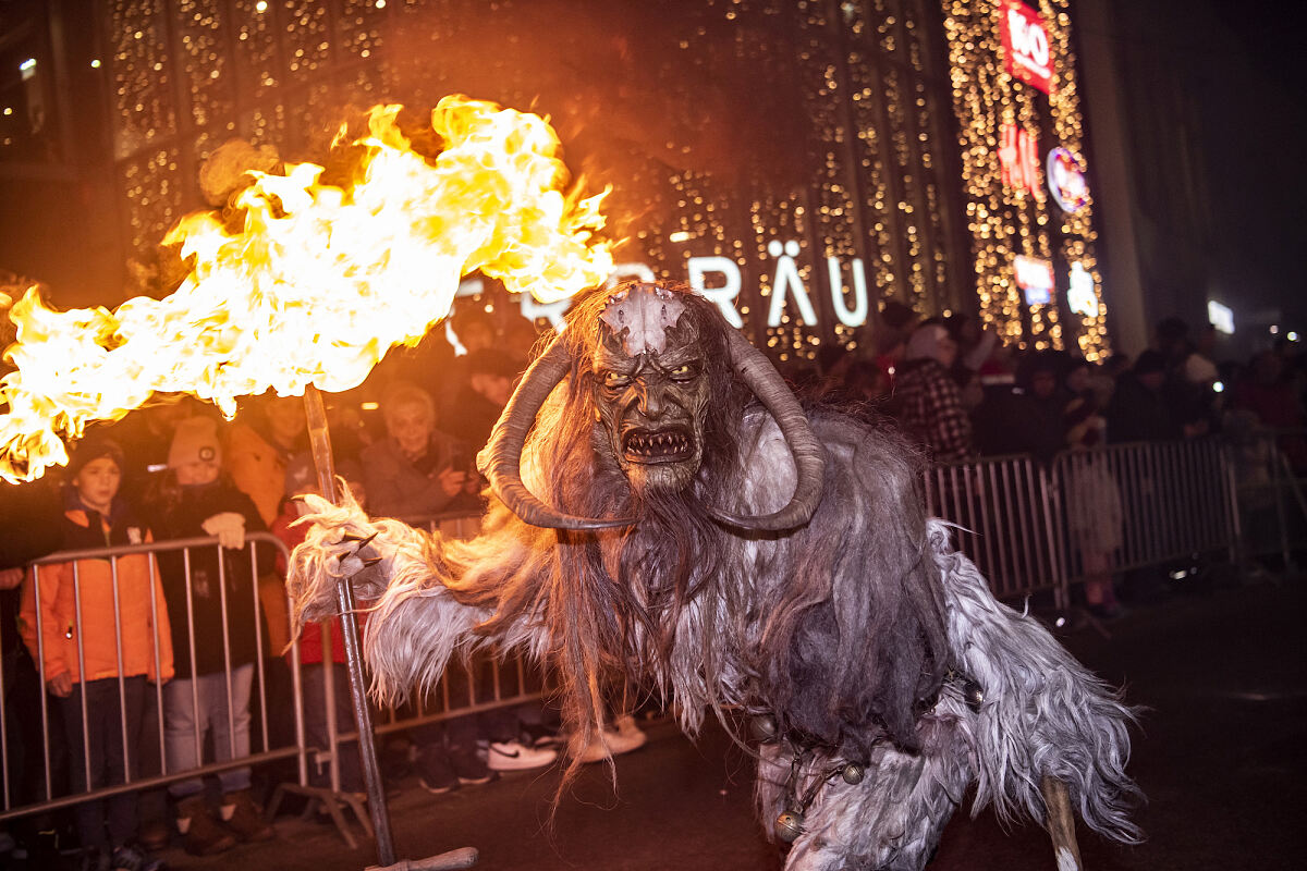 WEBERZEILE Krampus- und Perchtenlauf